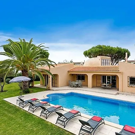 Villa Ferrarias Sleeps 6 With Pool Air Con And Wifi