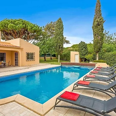 Villa Ferrarias Sleeps 6 With Pool Air Con And Wifi
