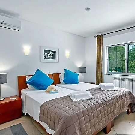 Ferrarias Sleeps 6 With Pool Air Con And Wifi 别墅