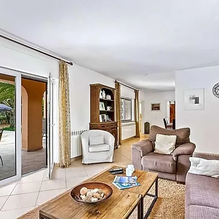 Ferrarias Sleeps 6 With Pool Air Con And Wifi *