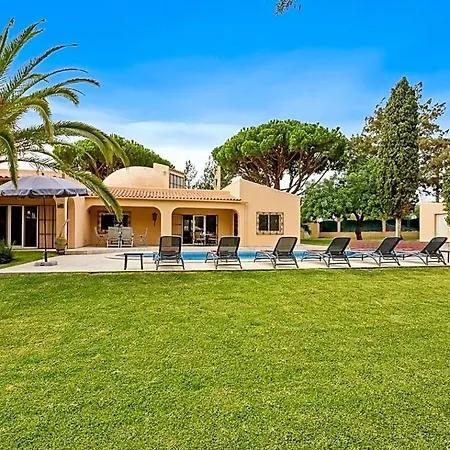 Ferrarias Sleeps 6 With Pool Air Con And Wifi