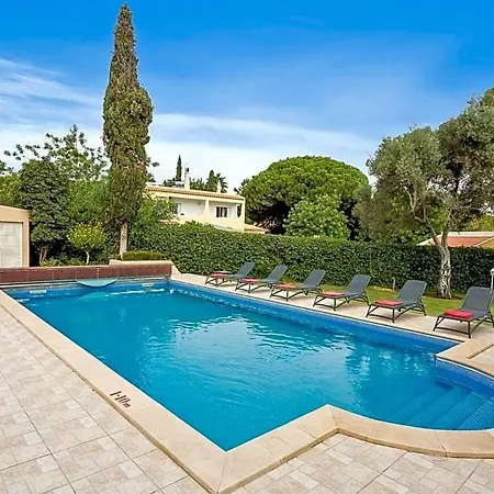 别墅 Ferrarias Sleeps 6 With Pool Air Con And Wifi