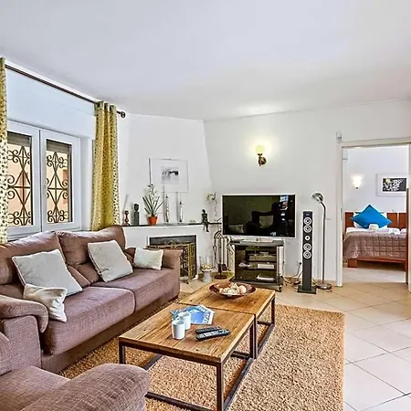 Villa Ferrarias Sleeps 6 With Pool Air Con And Wifi