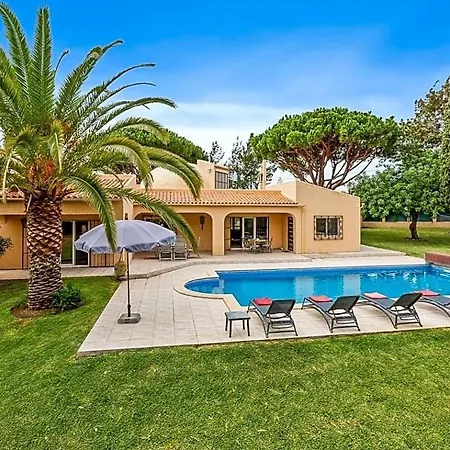 Ferrarias Sleeps 6 With Pool Air Con And Wifi