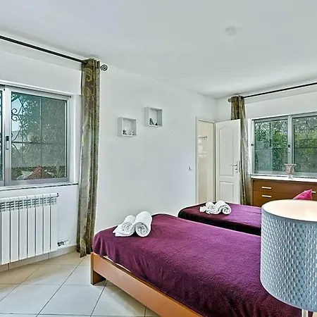 Ferrarias Sleeps 6 With Pool Air Con And Wifi *